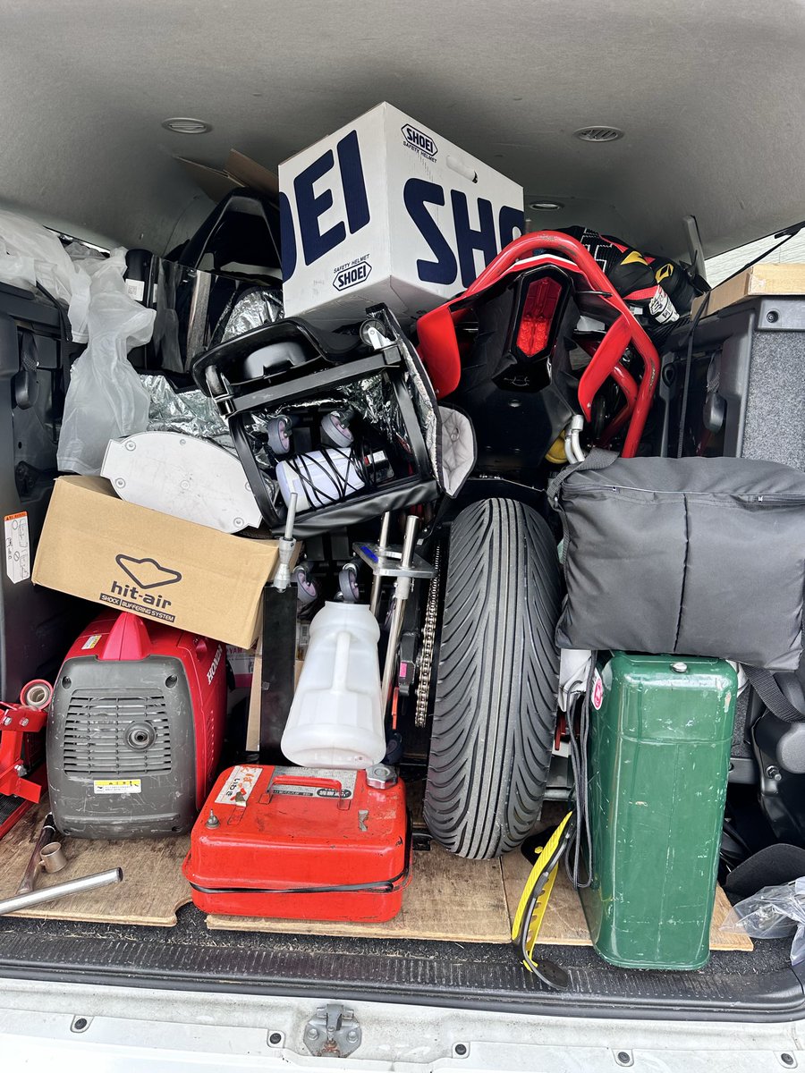 Straight_arrow0's tweet photo. 【無事到着しました🚗³₃】

東京を抜けてからはちょくちょく
仮眠をとりながら無事お店に戻りました😊

荷降ろしをして今日もお仕事
頑張らせて頂きます😌

オートバイ整備のご依頼も引き続き
お待ちしております✨

まずは是非お店に遊びに来てください☺️
フランスお土産もまだ残ってます😆 https://t.co/t80AHAmPNF