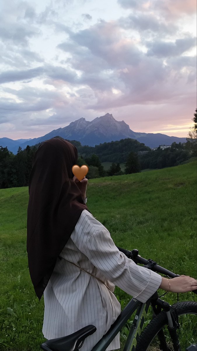 roo8h_'s tweet photo. الغروب في سويسرا مختلف 🤎🧡. https://t.co/e3Fk2CTEBm
