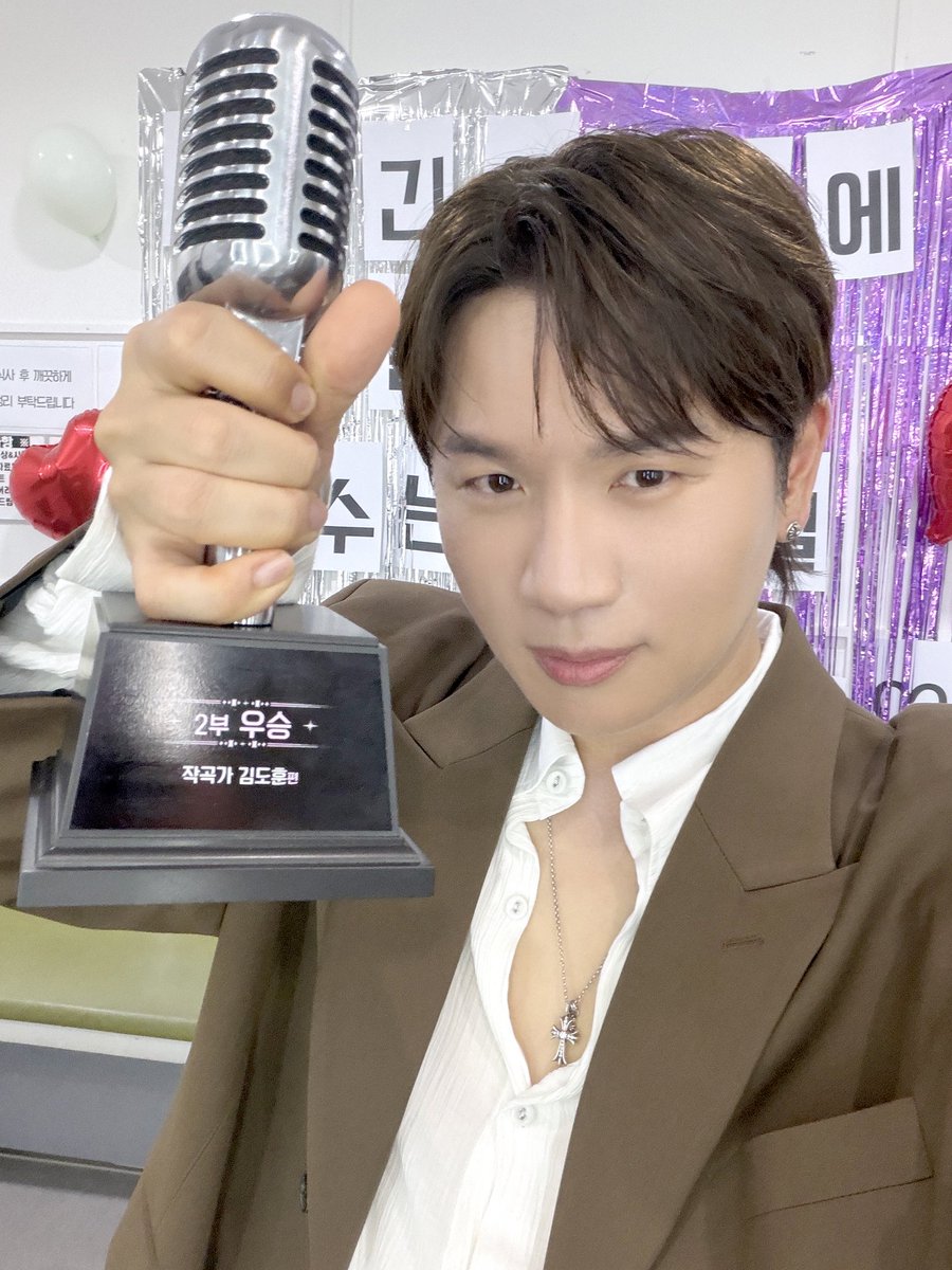 kbsworld_enter's tweet photo. 케이윌, 故 휘성 향한 그리움으로 울린 무대…8년만 찾은 '불후의 명곡' 우승

'불후의 명곡' 케이윌, 故 휘성 'I’m Missing You'로 최종 우승…작곡가 김도훈 울컥한 무대

[사진 = KBS 2TV '불후의 명곡' 방송 캡처]

#케이윌 #Kwill https://t.co/OCAGKXi7dc