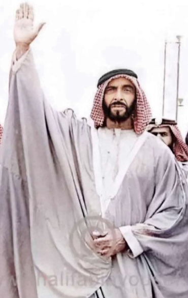 mbarkmmw's tweet photo. #الشيخ_زايد
ابو خليفه.  ذكره   ابيض من الشاش 

زايد   دروبه    نور.  ما    هي     غباشي 

لجيال تشهد له ولو طاش من طاش 

مجده.  ثبت  بالطيب   و الكل  ماشي https://t.co/ON9XRZPOvH