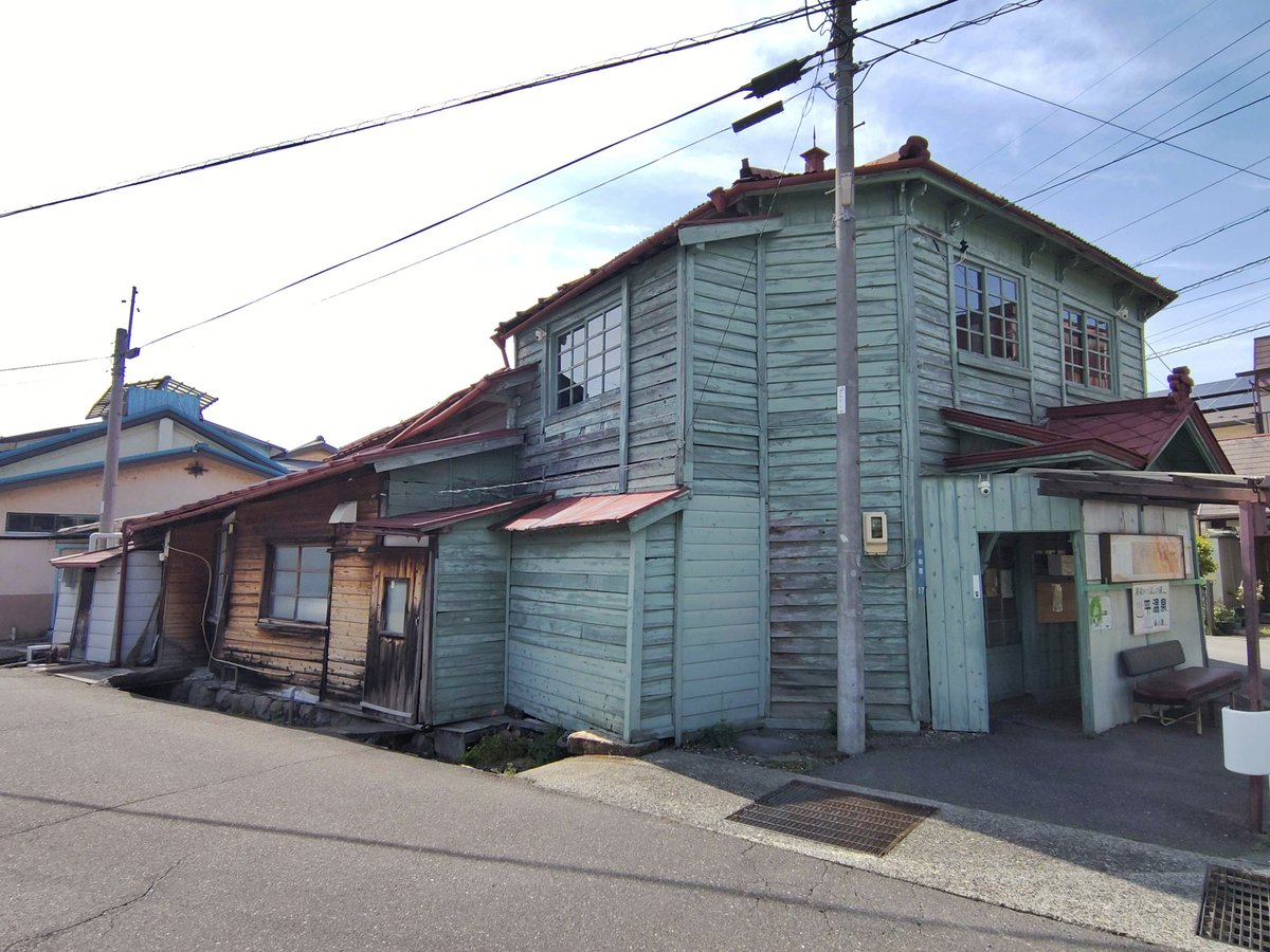 azu_nee's tweet photo. #平温泉 #平湯♨️ 百周年記念特別入浴券使用
最後はやっぱりいい湯で〆たい！湯小路源泉には大和でも元気館でも入れるけど、ここはなんといっても深くて大きな浴槽にたっぷり投入されてて、自分で投入量を調節できる贅沢さ😍
上諏訪通るときは途中下車してでも入りたい名湯🏅
2026.4 #日帰り温泉 https://t.co/vAxrFhdsbN