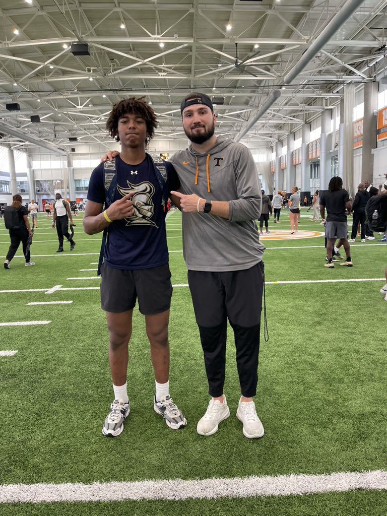 donnel_sallis's tweet photo. Thank you @Vol_Football For a great time at your camp, I enjoyed competing and can’t wait to be back.@JackJancek 

@MDohertyICCP @MattBowen41 @ICCPFootball @EDGYTIM https://t.co/idQwlrGPGt