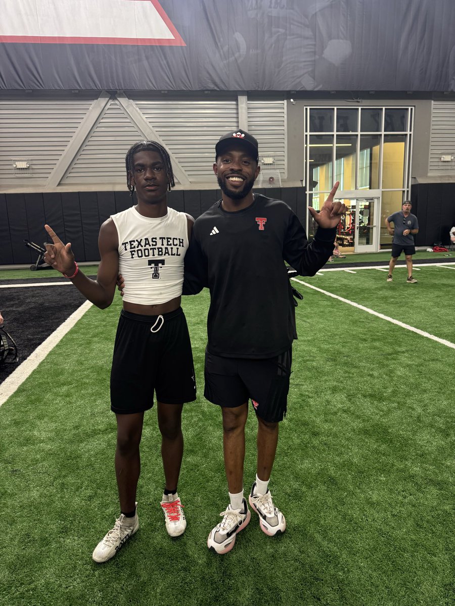 Khamarinelson14's tweet photo. AGTG! After a Great camp @TexasTechFB and after having a conversation with @coachfreddiej I am blessed to receive an offer from @TexasTechFB @GPowersScout @AggiesToday @Marchen44 @CoachWilliamsII @CoachColvin7 @coachhhunter @Coach_Owens5 @BnanceTTU @BenjaminGolan @COACHJUICE_ https://t.co/uKbBRc21pW
