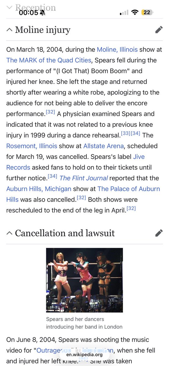 nsmith449's tweet photo. @CludioFern64161 @DanielPHarrison @llamazivyp @Britney_Promo @britneyspears Actually the Outrageous video shoot was in Manhattan. She did hurt her knee at the beginning of the tour though - long before the cancellation. https://t.co/UHDPXczlHZ