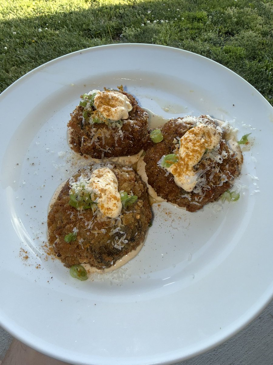 YTDalpha's tweet photo. First course this Sunday evening is some soy musrhoom arinchini. Risotto with curry powder, old bay, and shaoxing wine. Topped with an orange liquor reduction and soy mayo. Not sure if I'll make it to course #2. https://t.co/BnFlWL9n0V