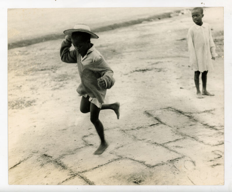 KZankeli's tweet photo. tuumatu: jump and let me jump.

how the childhood game has evolved into a political play.

📹: willis e. bell, 1960.