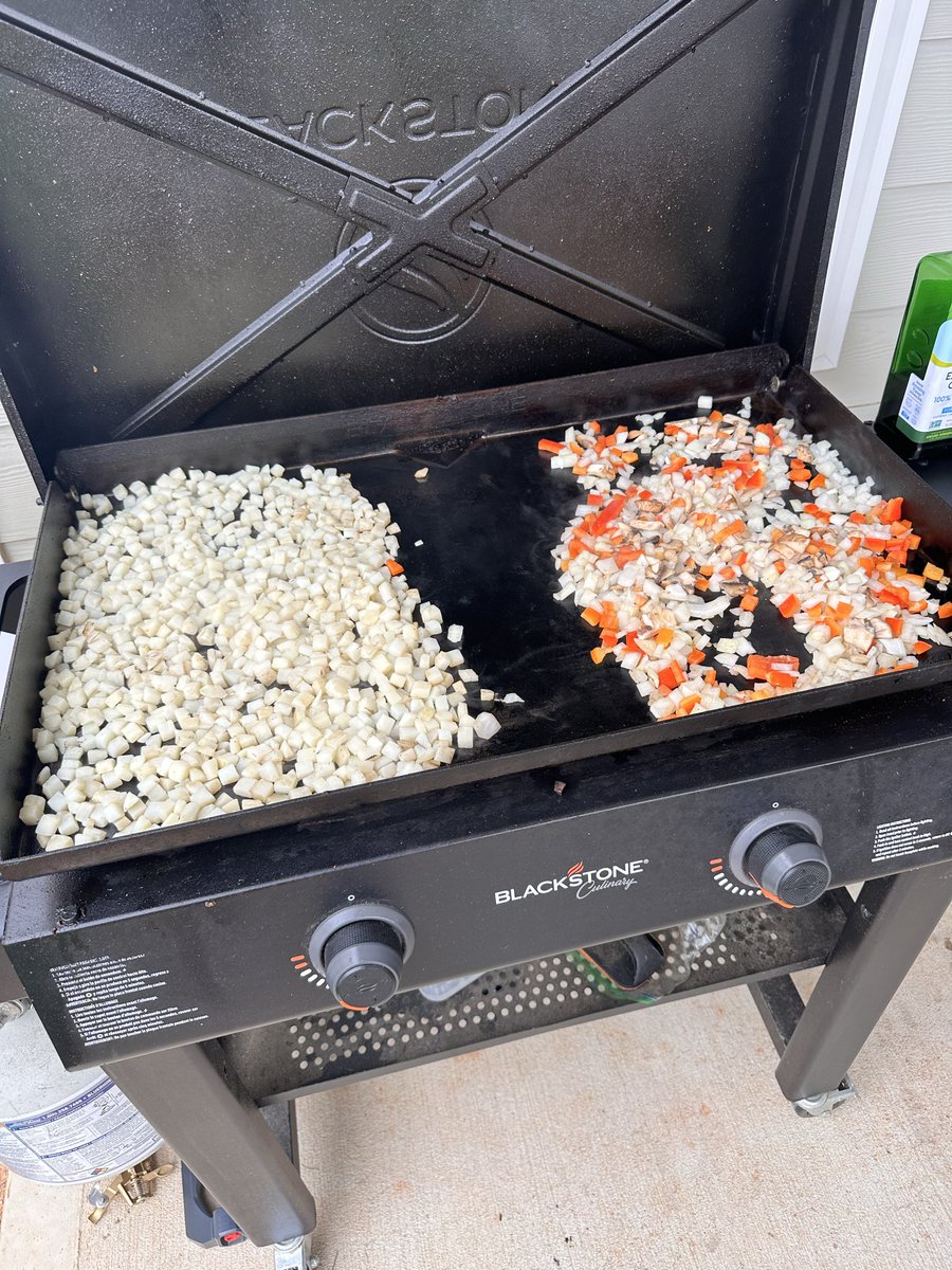 danbruder's tweet photo. breakfast and lunch prep thread for the week - keep scrolling if you hate delicious food https://t.co/tus718xCeB