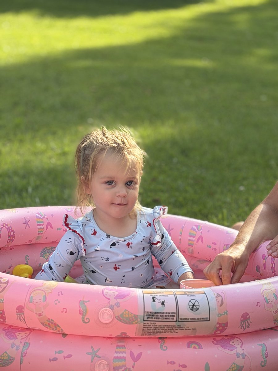 TDKYRay's tweet photo. Letting granddaughter swim this evening! https://t.co/EcdrlCRuSg