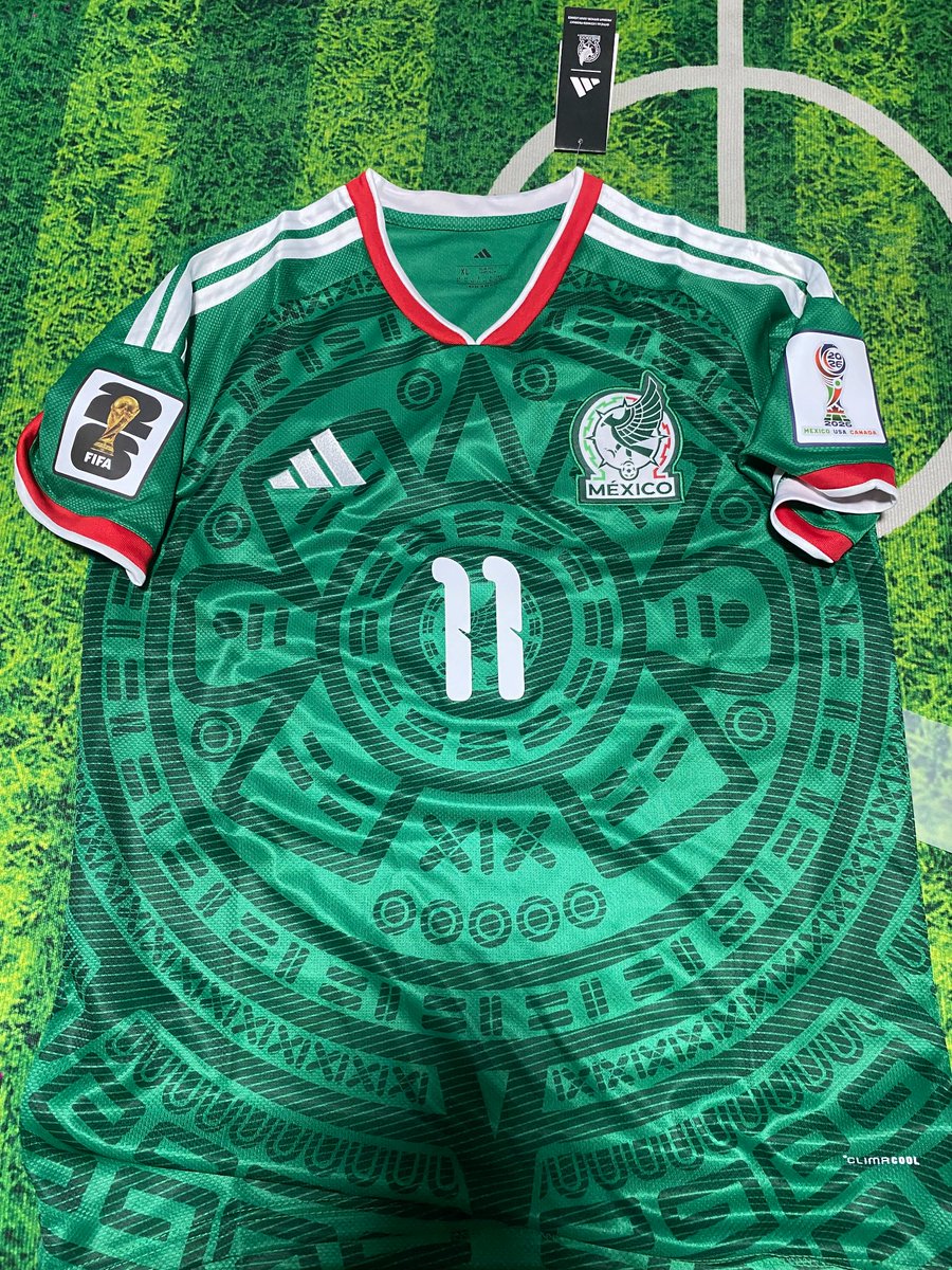 oreyolover's tweet photo. The quadrennial football extravaganza is about to begin! Featuring top football players from around the world, come find me to buy the jerseys of your favorite team! Inquiries welcome. #wholesale #retail #football #WorldCup #jerseys https://t.co/rXI6pGyDmF