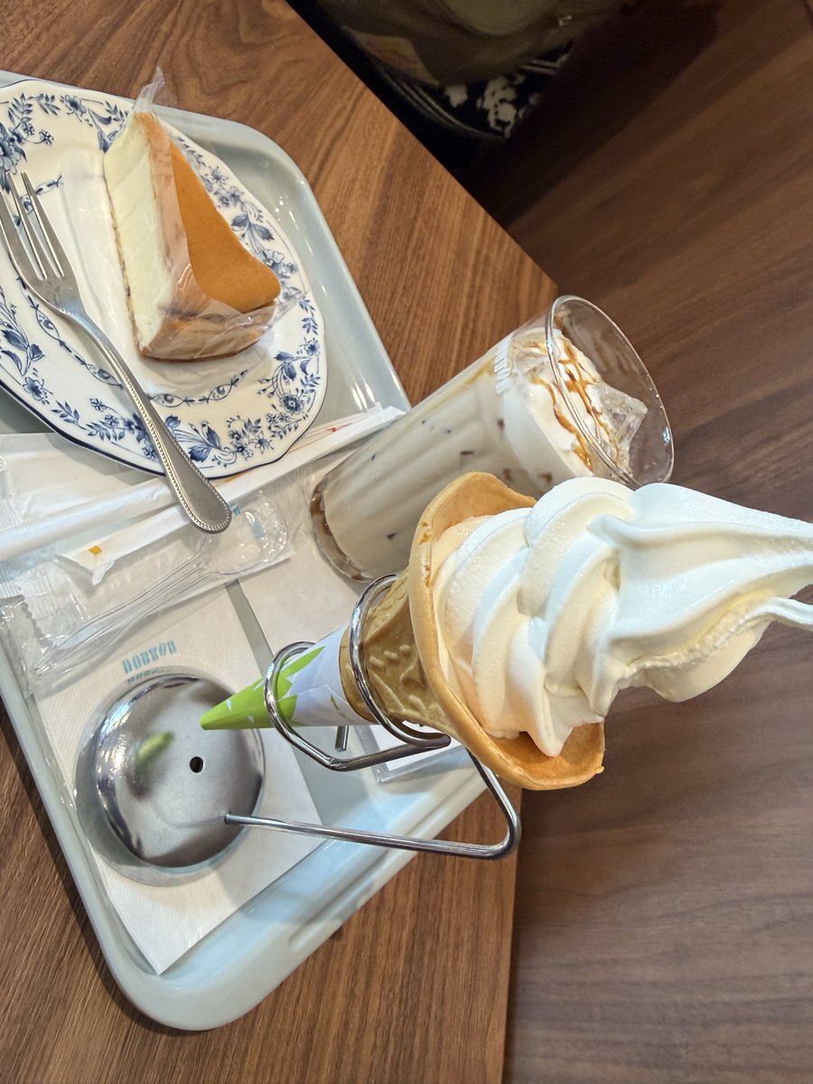 mintchoco0805's tweet photo. 昨日もお茶だけのはずが
ひるめち&amp;よるめちたべて
8時間喋ってきた！
お友達に感謝✨

あ、みなさん♡
おはようございます☀
札幌は雨です☂️ https://t.co/cehhTSc9nk
