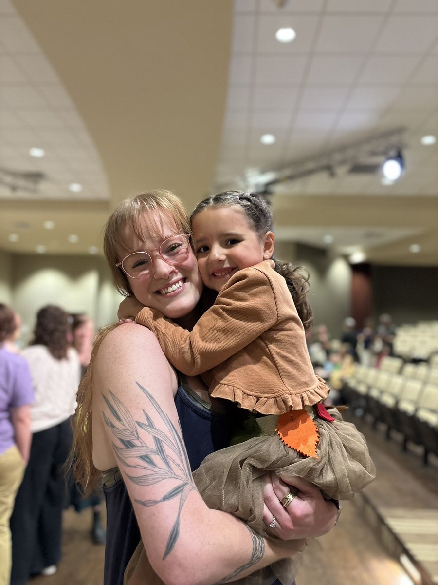 appleprussell's tweet photo. very busy weekend of graduating kindergarten and playing cheetahs in the woods! https://t.co/TBezTRZ8s8