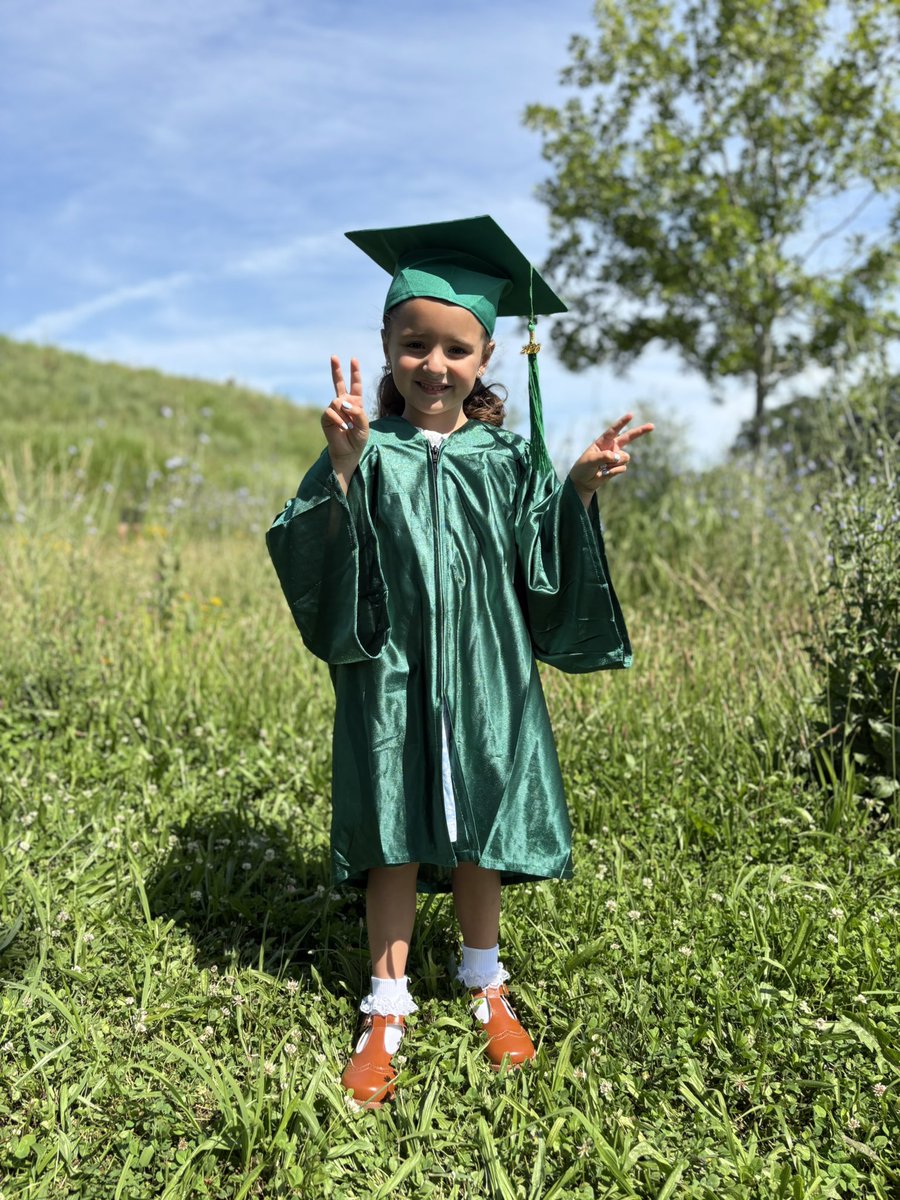 appleprussell's tweet photo. very busy weekend of graduating kindergarten and playing cheetahs in the woods! https://t.co/TBezTRZ8s8