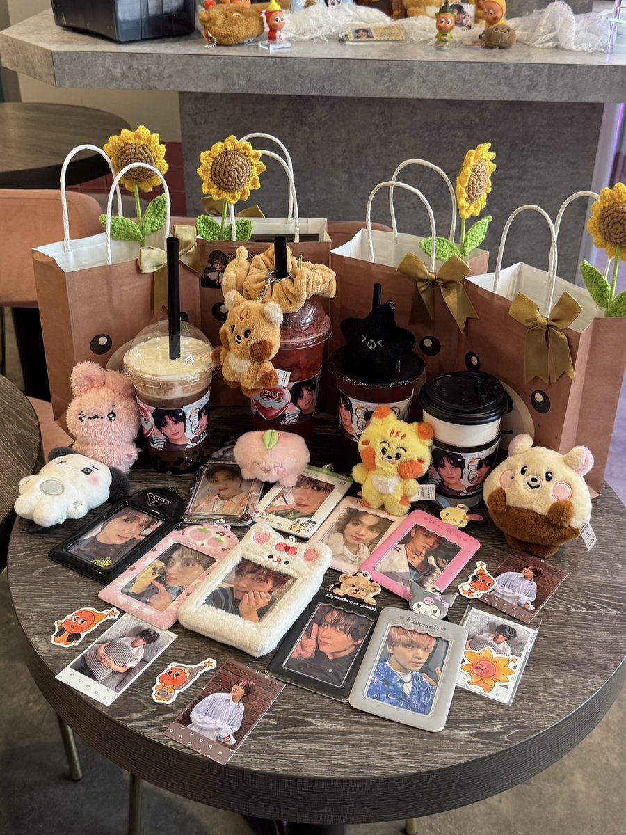imjipeu's tweet photo. haechan cupsleeve !! everyone get more haechanful noww https://t.co/7wRUyy61wb