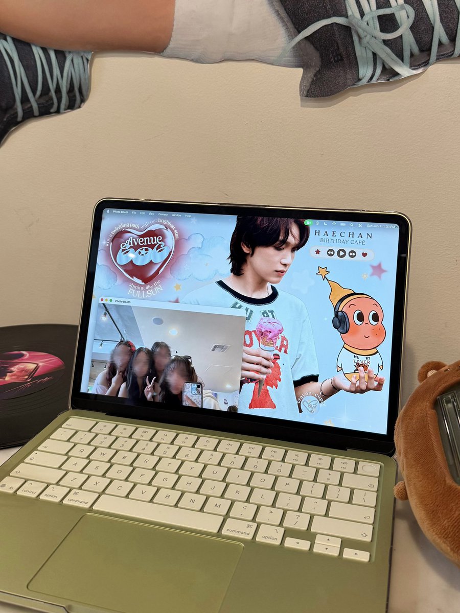 imjipeu's tweet photo. haechan cupsleeve !! everyone get more haechanful noww https://t.co/7wRUyy61wb