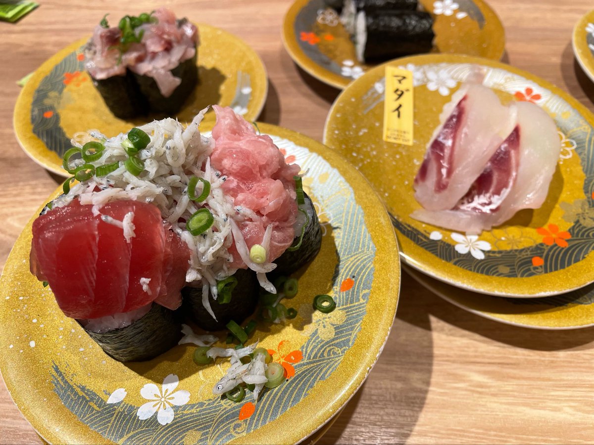 CREngoJPN's tweet photo. まぐろシラス💕

おはようございます☀
昨晩は地元の魚屋さん運営の回転鮨で😊
芽ねぎもあるし小さな漁港からのネタもあるしで安くは無いけど💦満足度の高いお店で充電完了👌

皆さま今週も
よろしくお付き合いくださいませ😊 https://t.co/gUd7iJAIug