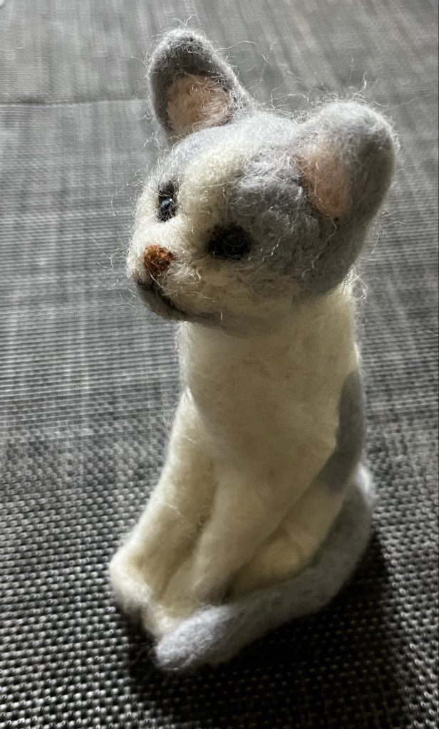 羊毛フェルト　ランドセルを背負った猫の一年生 羊毛フェルト教室でした。見本を真似て作った猫🐈