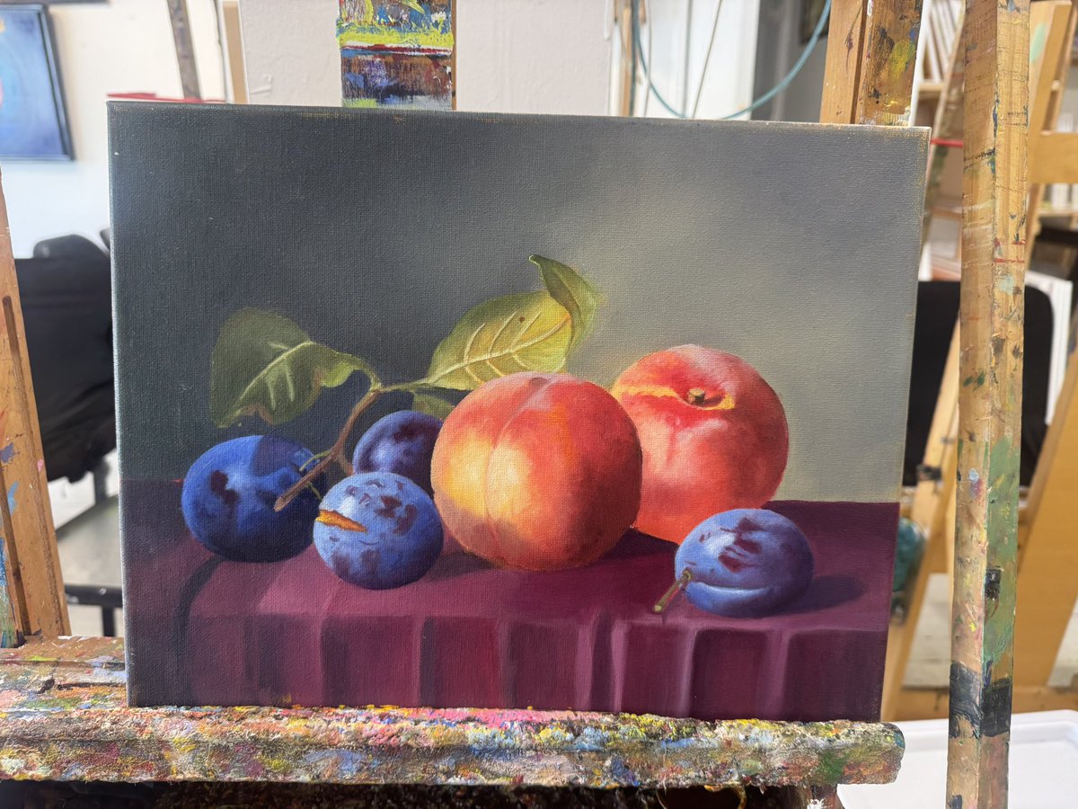 vittorestudio's tweet photo. A couple more hours of progress on my Peaches and Plums #oilpainting. One more session to iron out the minor details and I will be finished with my first ever oil painting.
#oiloncanvas
#oilpainter
#painting
#painter
#stilllife
#renaissancepainting
#baroque https://t.co/aSZOO2kMPf