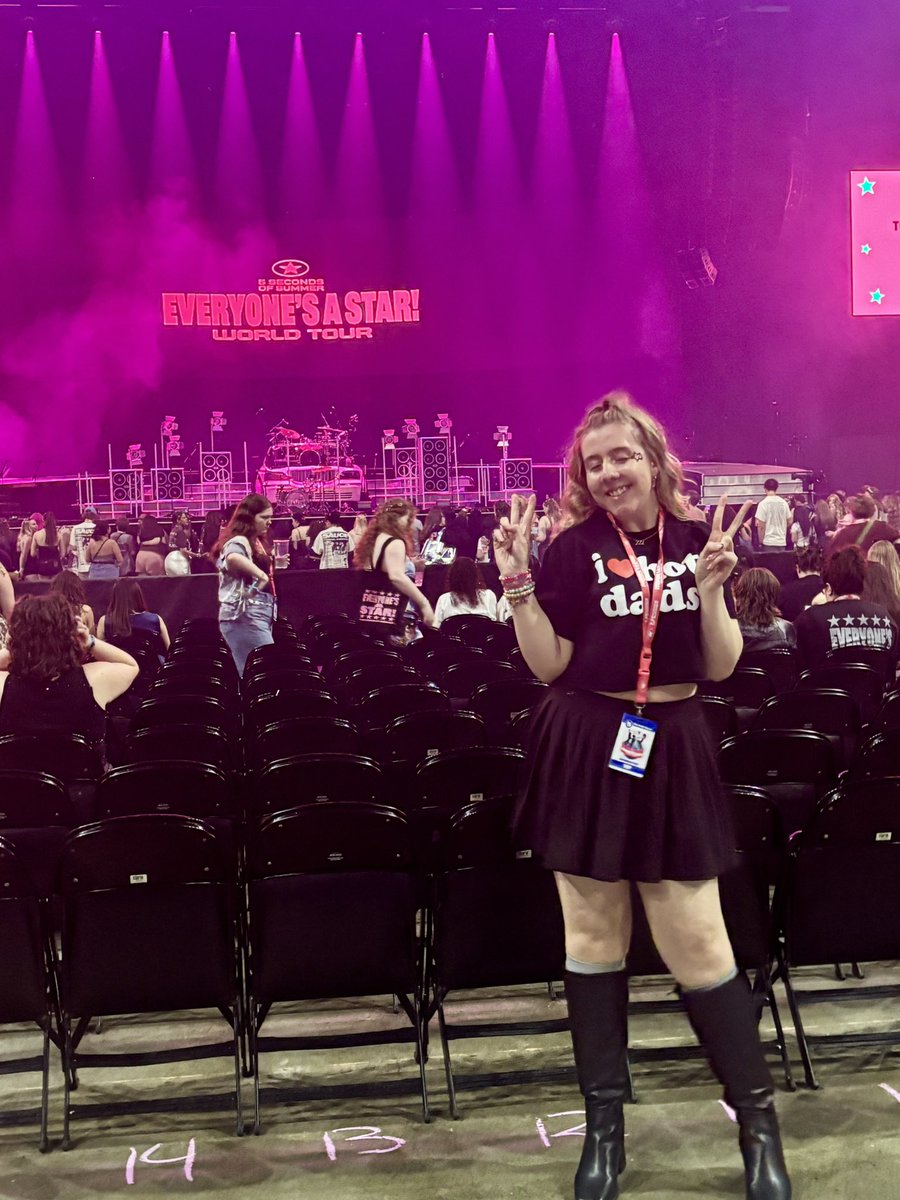 discostyless's tweet photo. PLEASE IM A STAR⭐️ #BaltimoreIsAStar #EASBaltimore #EASTour https://t.co/flUcSxvGzX
