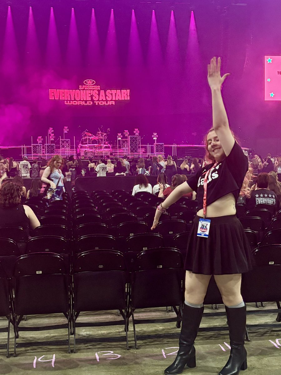 discostyless's tweet photo. PLEASE IM A STAR⭐️ #BaltimoreIsAStar #EASBaltimore #EASTour https://t.co/flUcSxvGzX