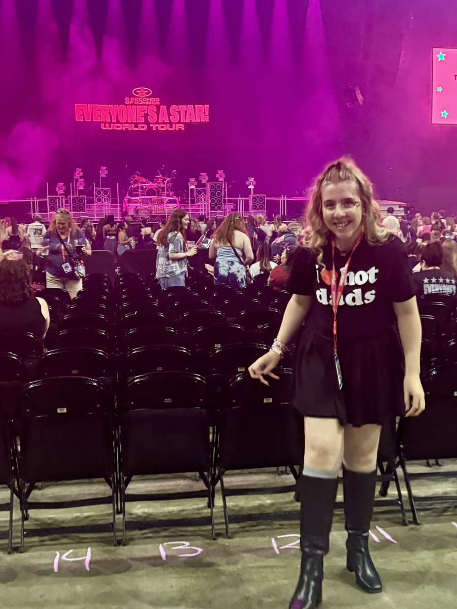 discostyless's tweet photo. PLEASE IM A STAR⭐️ #BaltimoreIsAStar #EASBaltimore #EASTour https://t.co/flUcSxvGzX