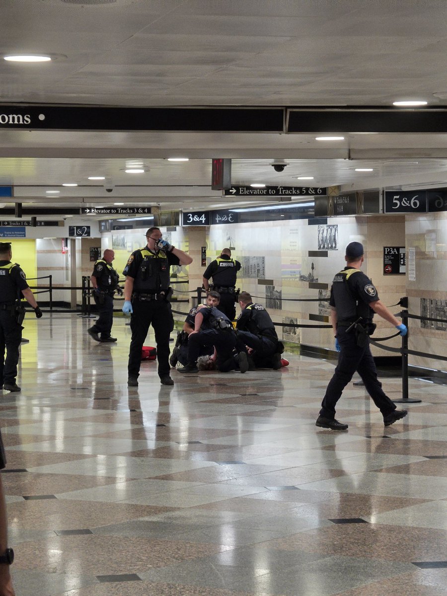 bjntweets's tweet photo. This guy stabbed somebody in Penn Station. 

People were flooding out of the station. https://t.co/lu18H0F7tE