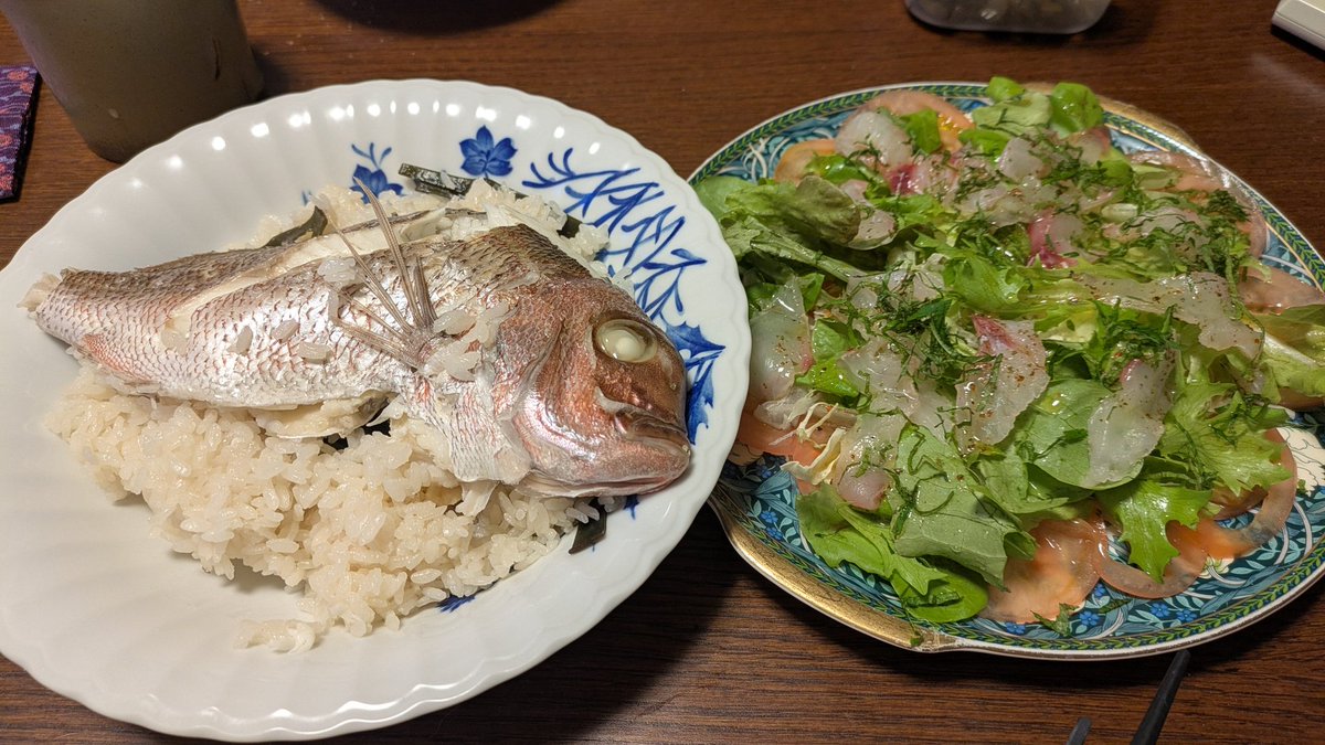 eeecooo17's tweet photo. 真鯛といろんな魚のカルパッチョ🍽️
釣りするようになってたくさんのひとから釣った魚もらえて感謝
自分でもっと釣れるようになりたい(⁠◔⁠‿⁠◔⁠) https://t.co/CYp6yZcvA4