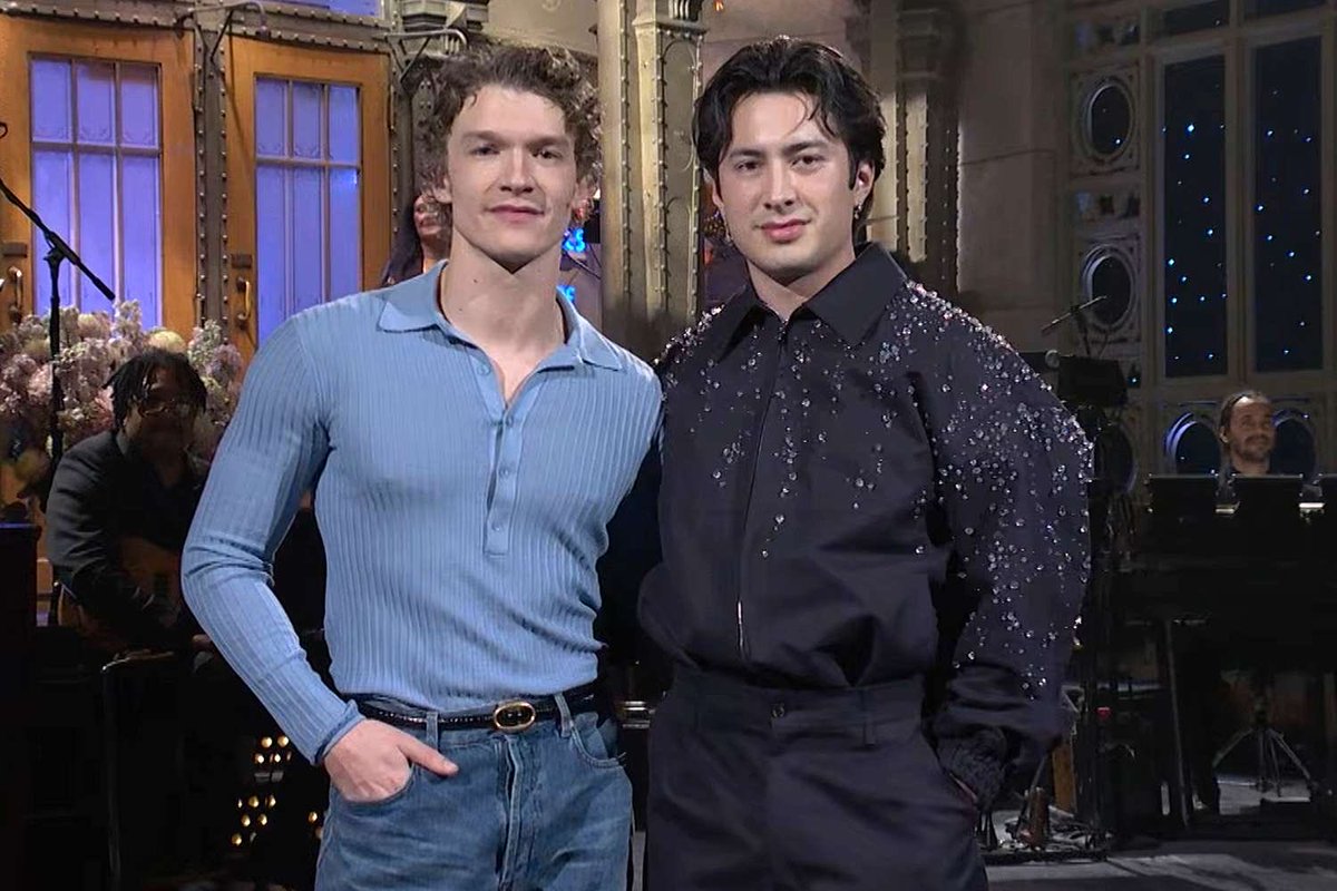 gglovemuch's tweet photo. Connor Storrie talking about Hudson Williams: “Hudson is literally my best friend… He is part of my soul-family… Me &amp; that man, we can walk and talk for hours… He is 1 of the only people who can match my enthusiasm “

for people who said Connor will ditch him, you are drunk!😅 https://t.co/IkaVuwYs1F