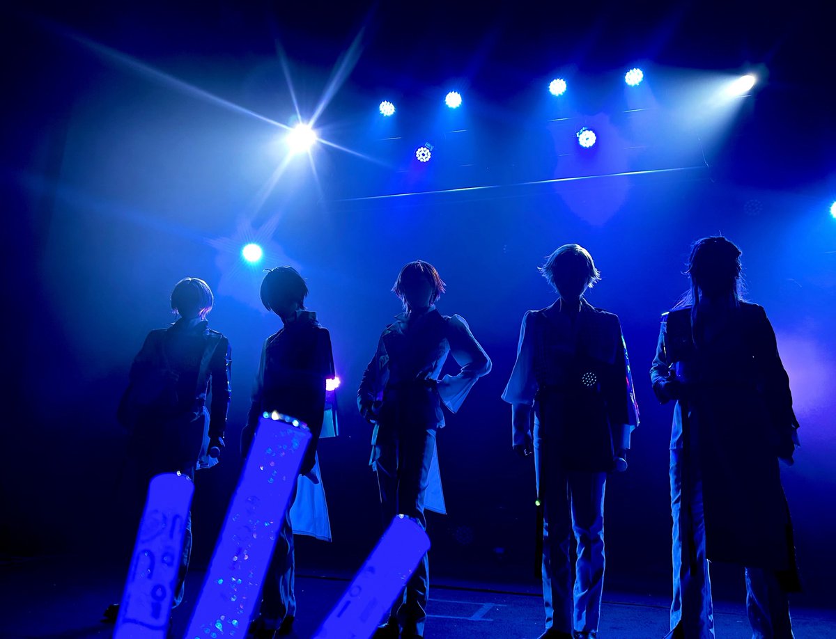 fo_nan_'s tweet photo. 昨日R1zeライブ撮影を楓で見届けてきた〜〜〜！！！☀️🍁
ずっと見たかった景色目の前で見れて本当に本当に幸せだった、、、、😭😭😭
おもらいすぎた、、、、、すごかった、、、
みんなかっこよかったよ、、、😭💙

#R1ze延長戦_0607
#18trip_cos https://t.co/tILAGf6dpa