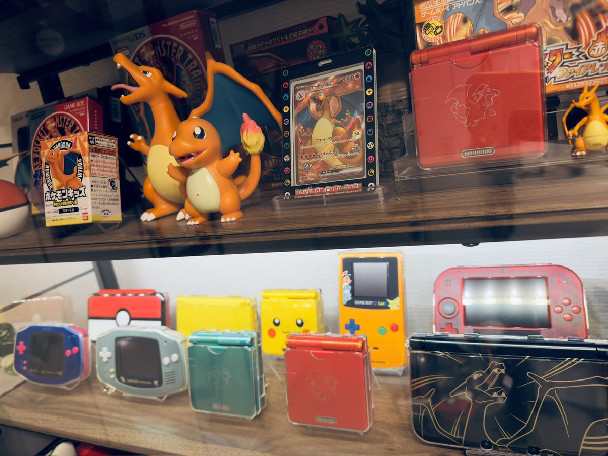 game_hir0san's tweet photo. よし。コツコツ集めてきたポケモンエディションのゲーム本体で存在感アピール。その時購入した値段でプライスカードも飾れればもう、ね。 https://t.co/celgdKQ9gk