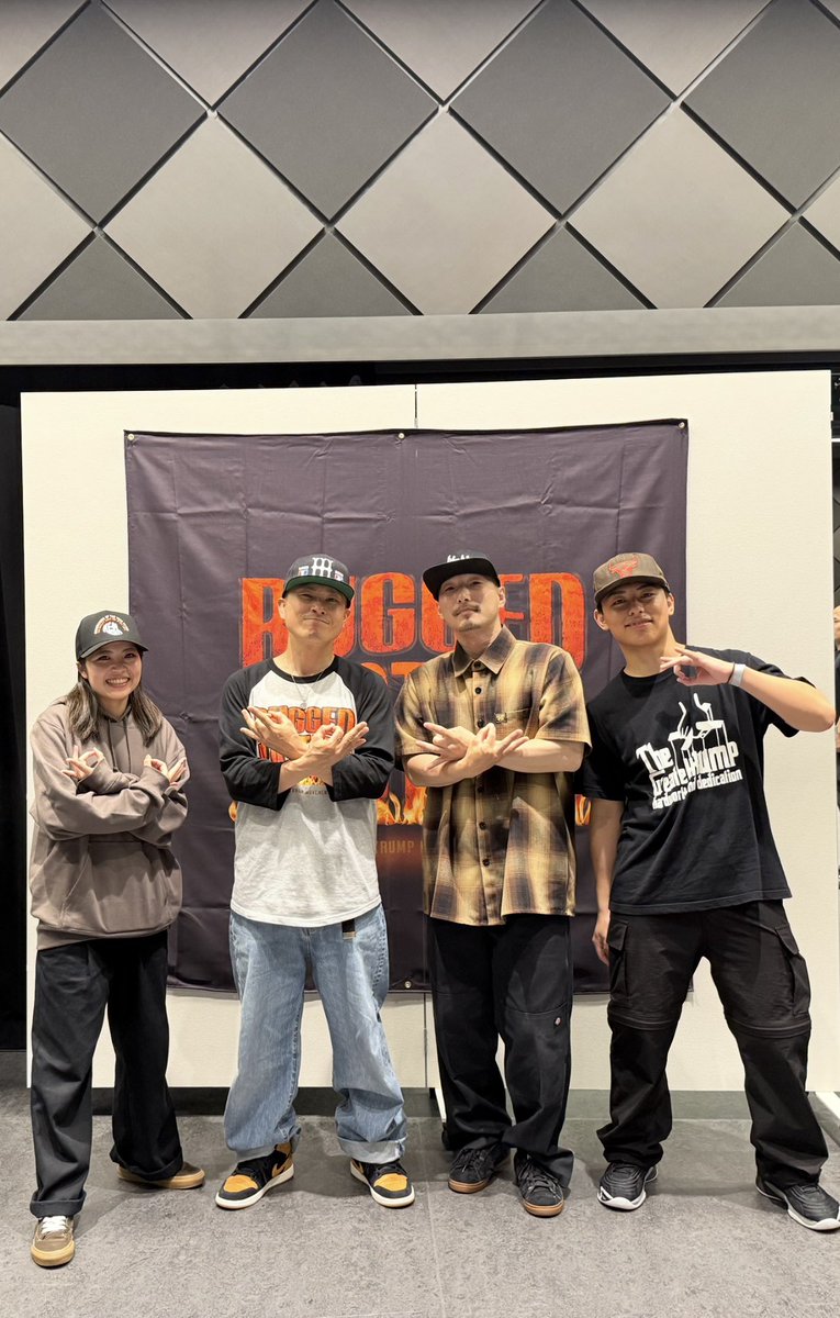 ABBOY1990's tweet photo. 土曜日は秋田でKRUMP BATTLEに行ってきましたᕦ( ᐛ )ᕡ

そして遂にMonk Famが全員集合した記念すべき日🔥
めちゃくちゃ嬉しかった…
Big.Girl.X.Childの family🤘
これからも楽しんでいくぜ👌

沢山のKRUMPer達と仲間になり、熱い話をした最高のイベントでした(ง°̀ﾛ°́)ง https://t.co/FAN6dDZR7q