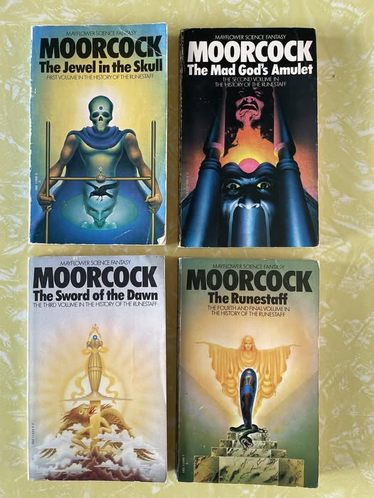 fabiaschi's tweet photo. Uk printings circa 1973
Micheal Moorcock. Runestaff series. https://t.co/dVwF69ZoAT