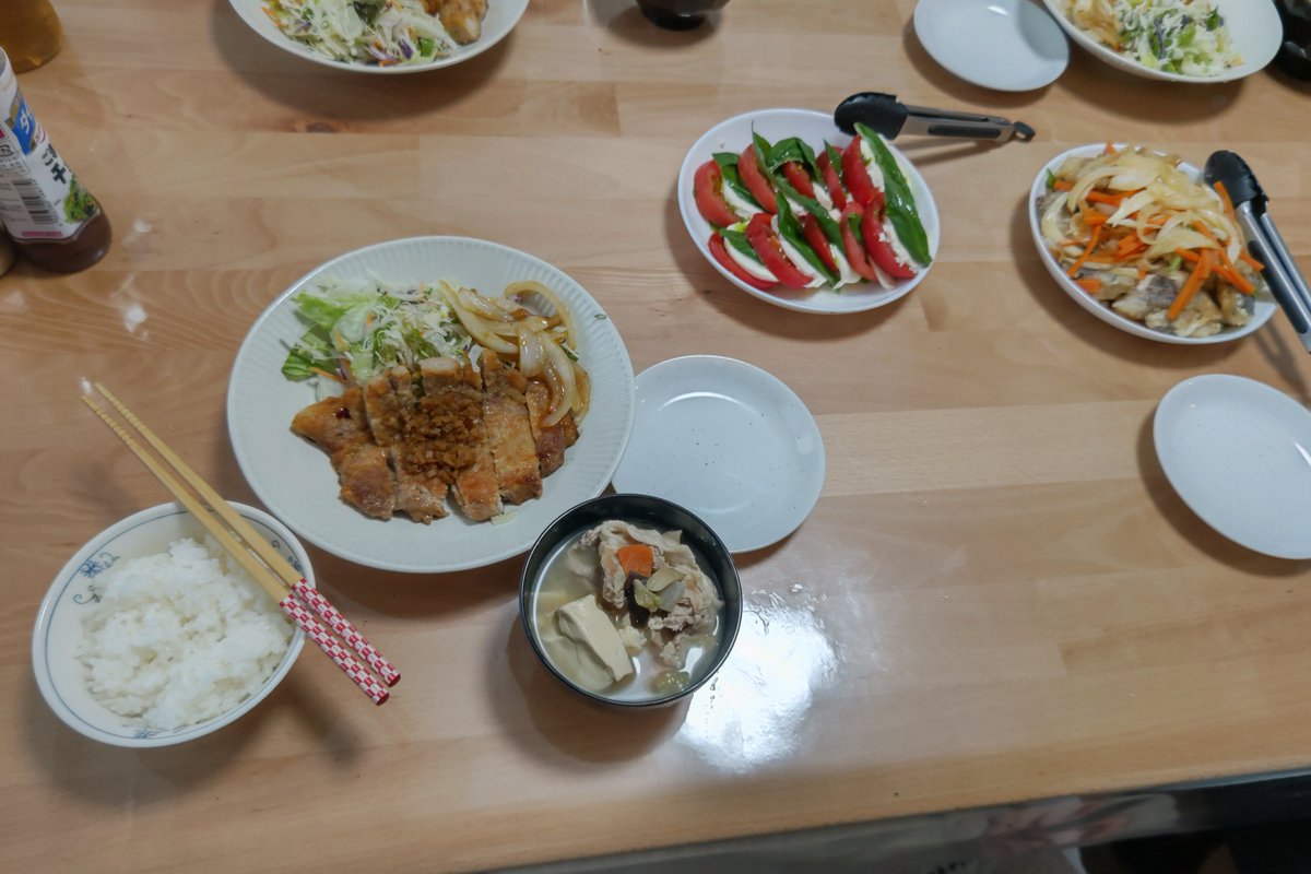 turkey_be24's tweet photo. 先日のボ 友人宅

🆕メンネフィル
🆕クリップス
🆕チェルノーゼム

メンネフィルを布教される会
美味しいご飯と美味しいゲームで
お腹いっぱい 美味しいケーキで
気持ちもハッピー🤗
いつも同卓ありがとう！ https://t.co/QTQ8gfOKic