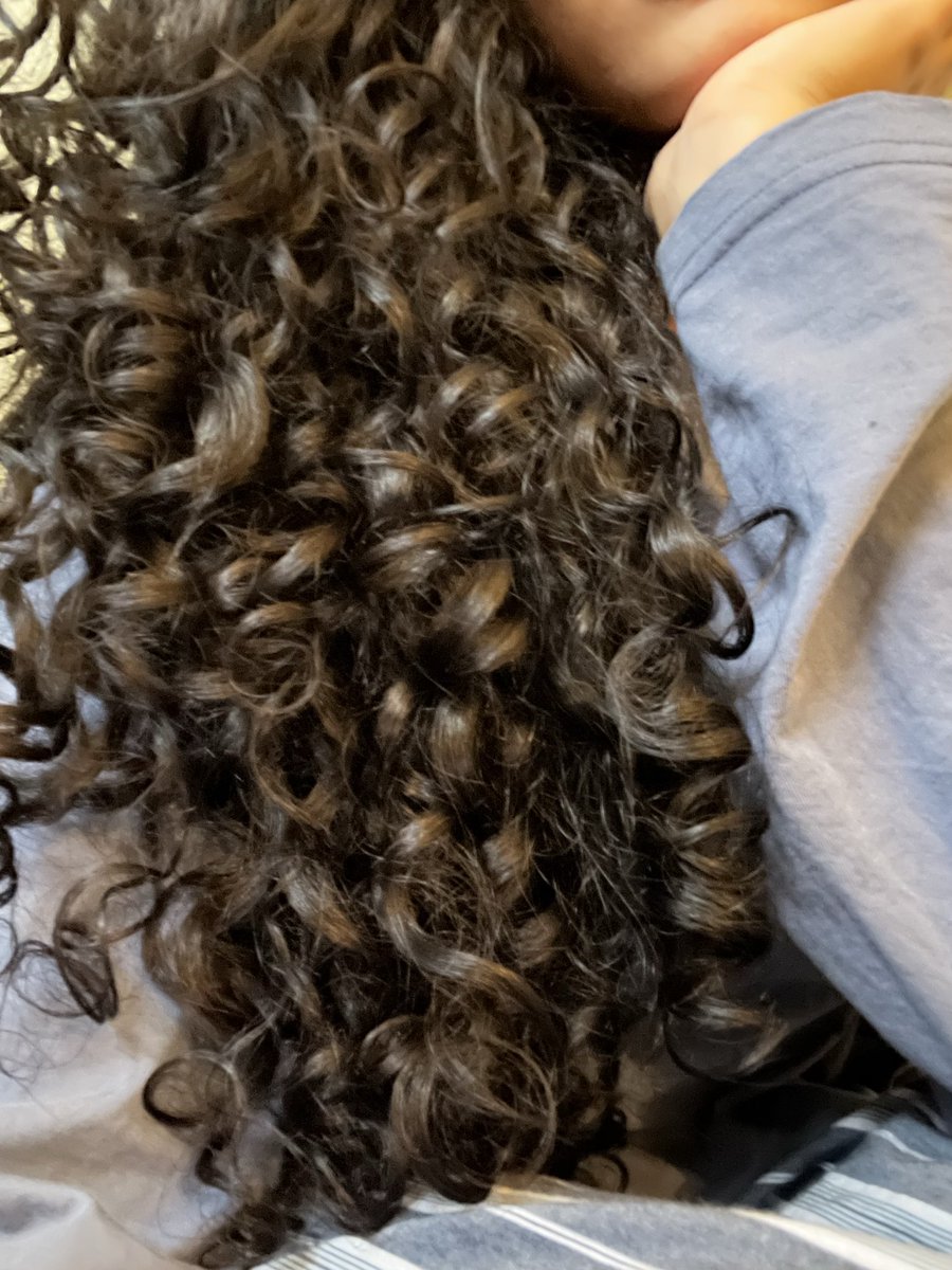 rirille2's tweet photo. Me and my curly hair against the world https://t.co/9V1VdRRZdR
