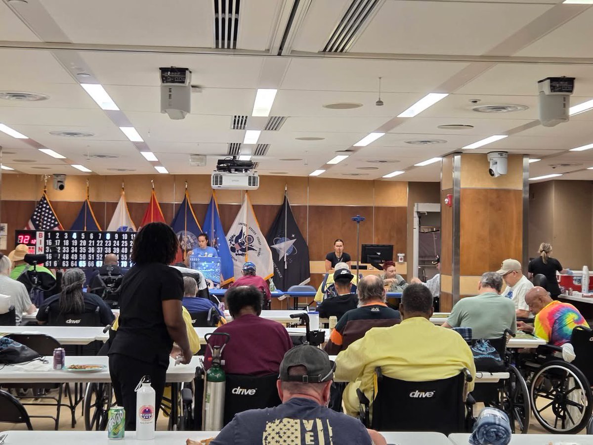 GiannaLamarco's tweet photo. Had a great time volunteering with the Perry amvets, and helping the veterans play bingo!!! 

@MacBasketballUA 
@HurstWBB 
@SPIREWBB https://t.co/oM2A68fUG0