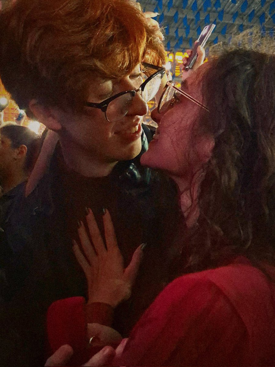 otsailme's tweet photo. as fotos que editeicdo show https://t.co/JY6QSBWT3I