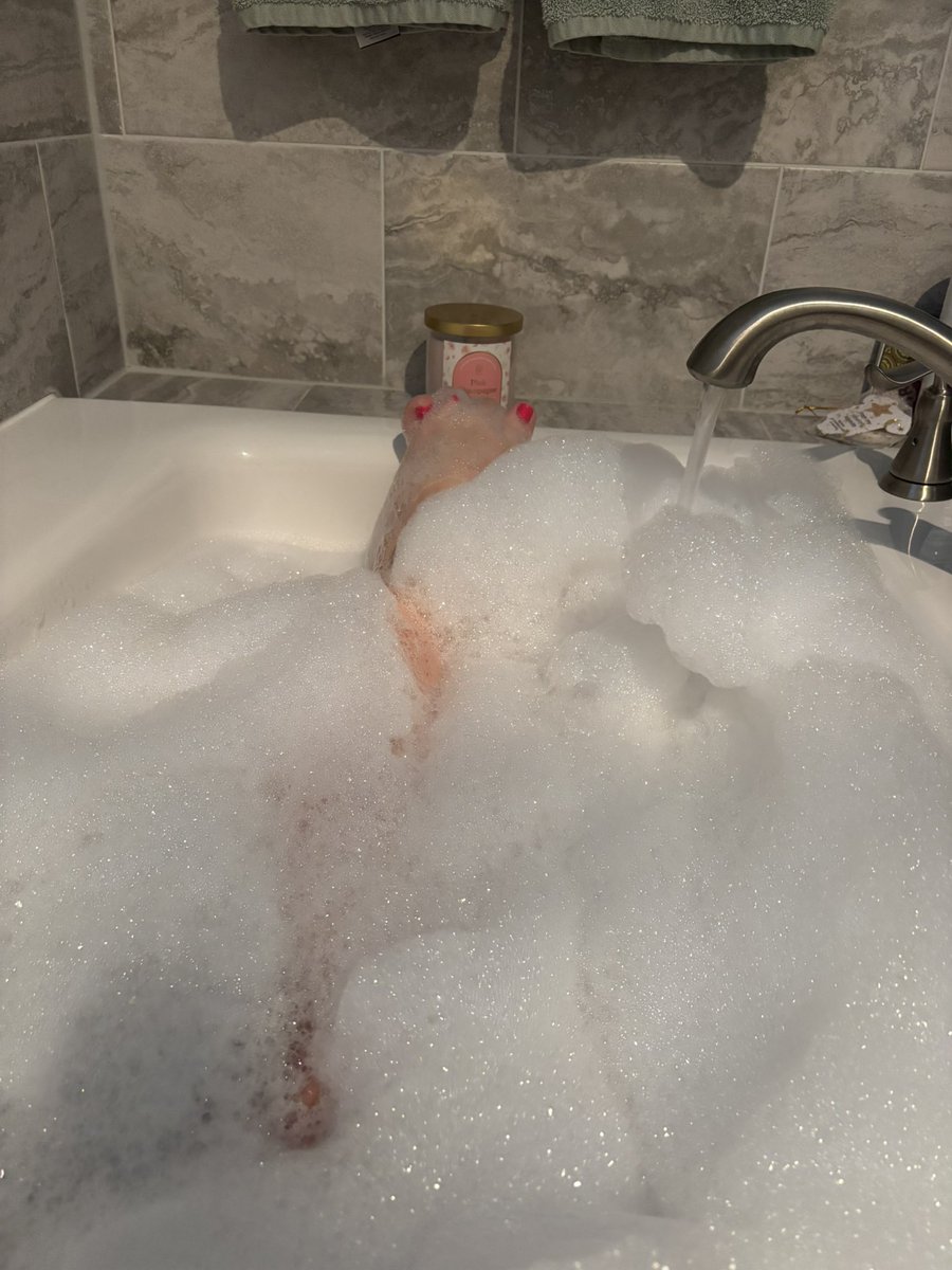 SweetCheeks4u89's tweet photo. Love my Sunday evening bubble baths!! 

Like💛, Follow 👫, Repost ♻️ https://t.co/cI3tV899Xa