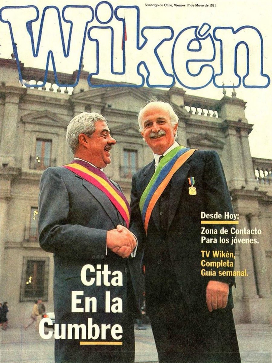 Jboetsch's tweet photo. Esta portada tiene muchas cosas para destacar.

Lo primero, dos próceres del humor -Jung y Rillón- que ya no están con nosotros y que hicieron de la televisión un lugar de risas inteligentes, absurdas e inolvidables.

Segundo, el anuncio del nacimiento de la Zona de Contacto, un suplemento que para jóvenes que fue cuna de grandes protagonistas de las letras y el periodismo, y que hasta hoy nos acompañan.

Por último, una Moneda de fondo con dos personas tomadas de las manos y sonriendo, con civilidad y sin odiosidad.

Todo esto nos hace falta.