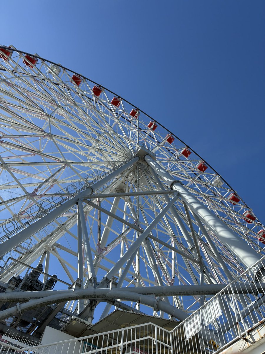 RON90nc29's tweet photo. 観覧車動いてない https://t.co/VpFfYCNQHP