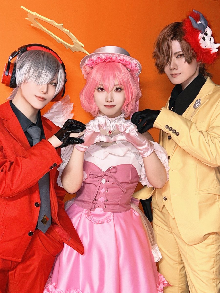 mimasaka_j's tweet photo. ※©️®️コスプレ、nmmnコスプレ
土曜日は遠征しておけけさん(ar)、まゆきさん(📸)、からんちゃん(dr)とだいよーかいで遊んできたよ〜！！念願叶って顔の良すぎるふたりに挟まれてきた😭🩷まゆきさんのお写真も良すぎて…
めちゃめちゃ楽しかった…暑い中ありがとうございました！😭💕💕 https://t.co/CerZCsc2qd