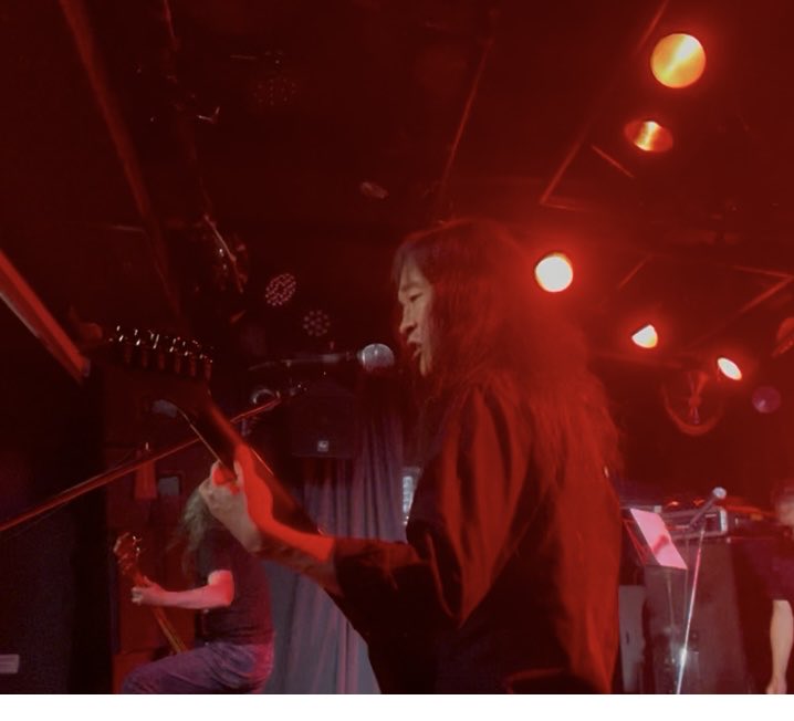 eijishokai's tweet photo. おはようございます。

昨日は律諤士の初ライブだった。
何しろ初めてのライブでギター弾きながら歌うのも数年ぶりだったから歌詞は飛ばすわ、ギターからシールドは抜けるわ、何回もマイクスタンドにギターぶつけてマイクが変な方向に向くわ、色々とステージ上のトラブルもあったけど、及第点を超えるパフォーマンスは出来たと思う。

メッセージ性の強さとオケを使わぬシンプルなバンド編成でありながらの重たいサウンドが評価された事が嬉しかったね。

【セトリ　2026/06/07  大塚ハーツプラス】

(SE) From The Remains Of…
俺なりの総括
Evilspirits,Go to hell!!  
-MC-
バカマスクMayhem
殺戮の緑雨
-MC-
Resist the living(BASTIONカバー)
粗葬〜100万の民の言霊
魂は死なず
-MC-
闇堕ちし狂う亡者共

その内ライブ動画も公開しようと思います。

今日も良き1日を！