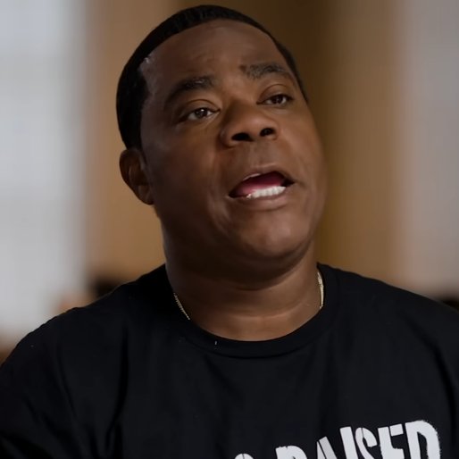 PurpGoldLakers's tweet photo. "It's New York. That's why LeBron can't play here, cuz the lights are too bright and we too rowdy. Who don't love New York?"

Tracy Morgan on the light of NY being too bright for Bron (via Youtube- Knicks: Celebrity Row | NBA on ESPN) https://t.co/QxmPwX1gOr