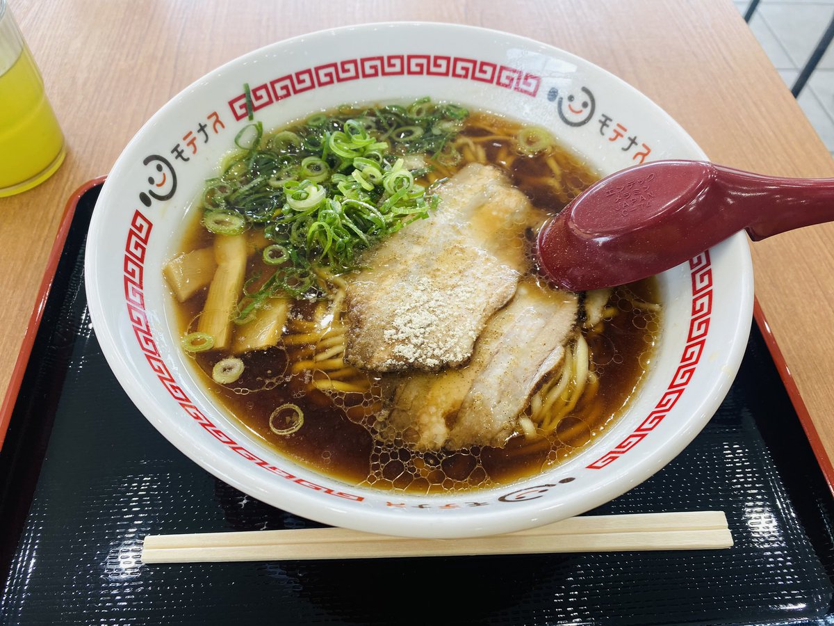 nacocco's tweet photo. オカンが大好きだった、とあるサービスエリアの醤油ラーメン。久しぶりに食べるとやっぱり美味しくて、優しいスープの味にホロっときそうになる(ﾉ∀`) https://t.co/ca9I32Xdma