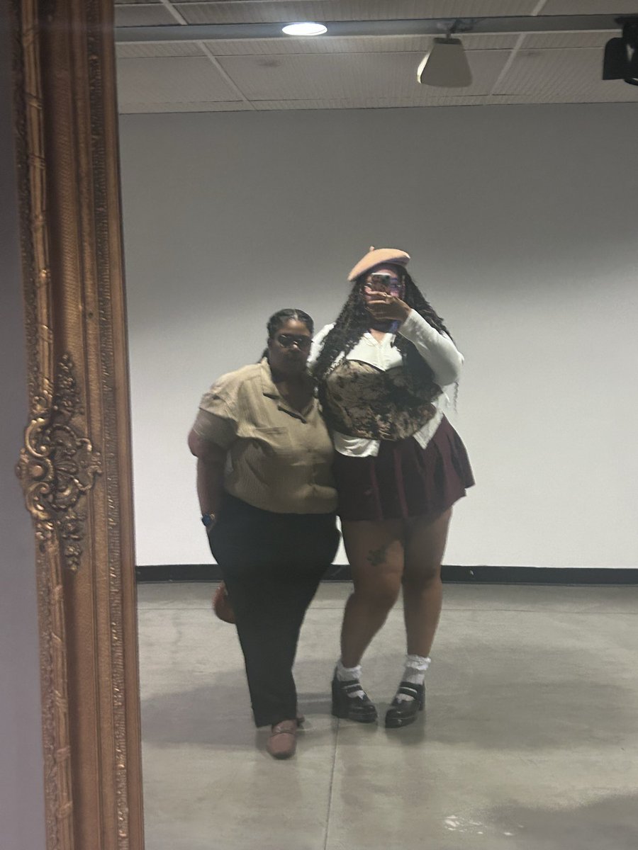 niecybt's tweet photo. me and my honey ✨ https://t.co/XyTgtxIhgY