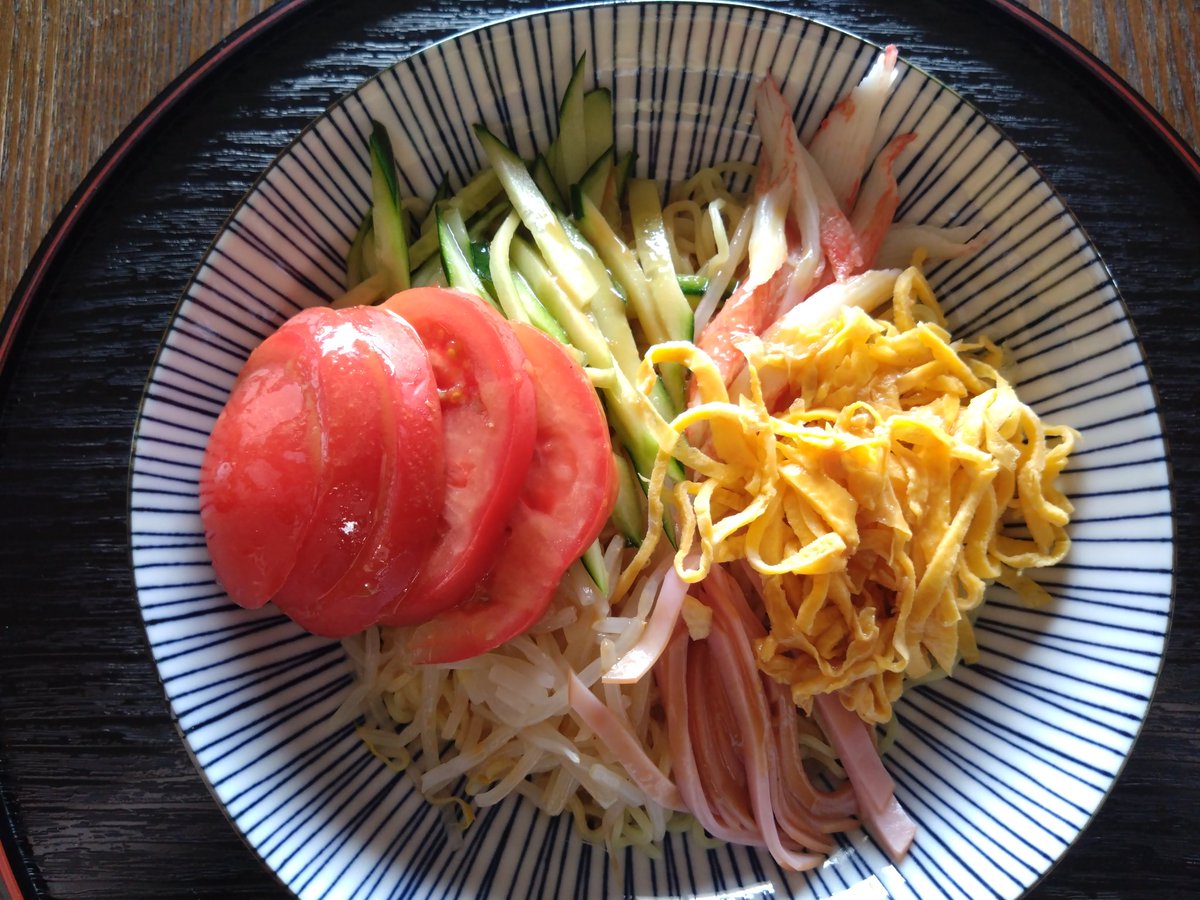 okiron5's tweet photo. 昨日は「冷やし中華はじめました」の日でした😋✨✨
最近のカニカマってスゴイわあ笑 https://t.co/ZZXoNRxIx2