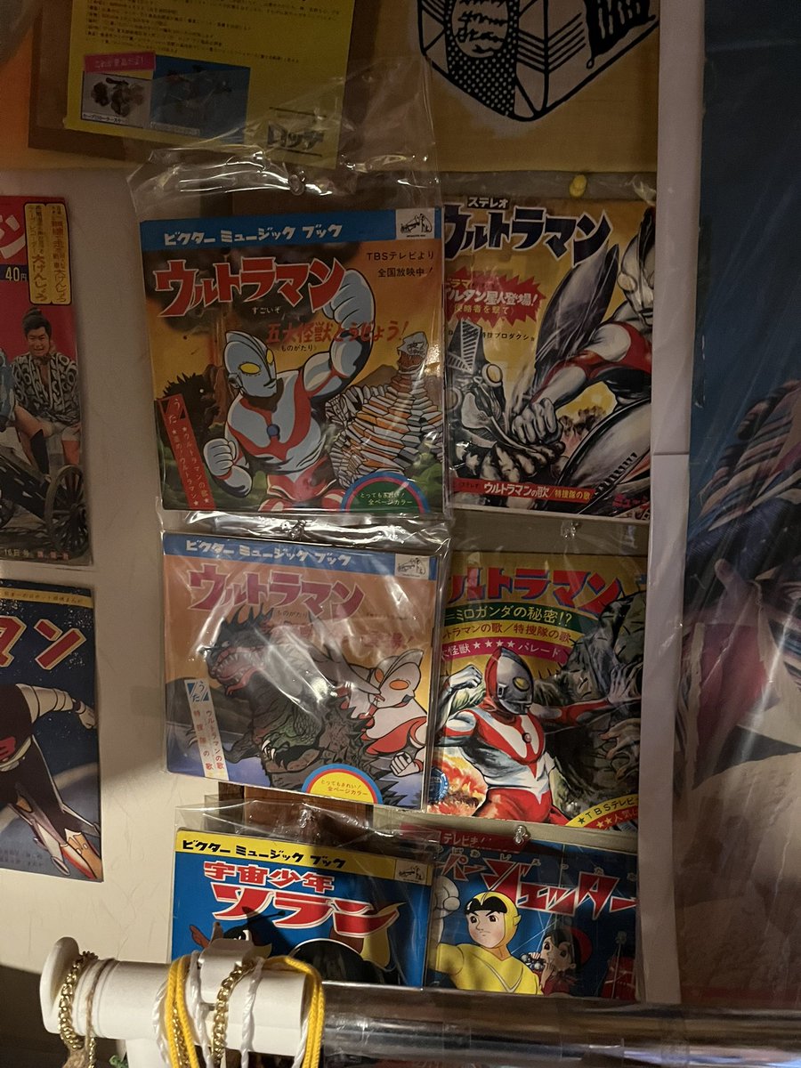 retoro1990's tweet photo. どこいったかと、笑　ポスターの裏に隠れていた😄 https://t.co/H3oLb4A3At