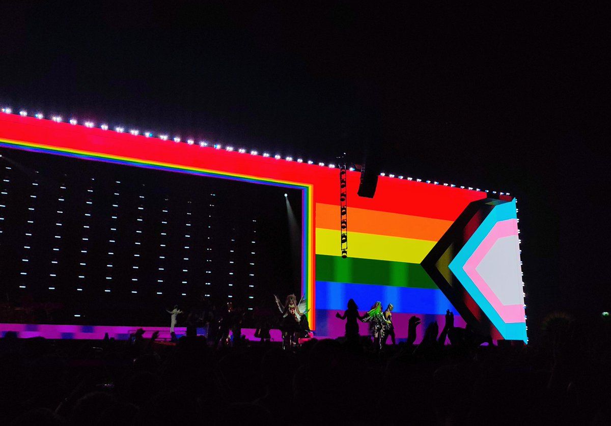 94Bernardi94's tweet photo. El dolor de piernas, la garganta rota de gritar y cantar y el corazón explotado de felicidad de presenciar semejante grandeza en el escenario. Que LALI, con ese metro cincuenta, se devore todo el estadio MONUMENTAL de esa manera es un sueño hecho realidad. #LaliEnRiver https://t.co/qGTPBAqeZJ