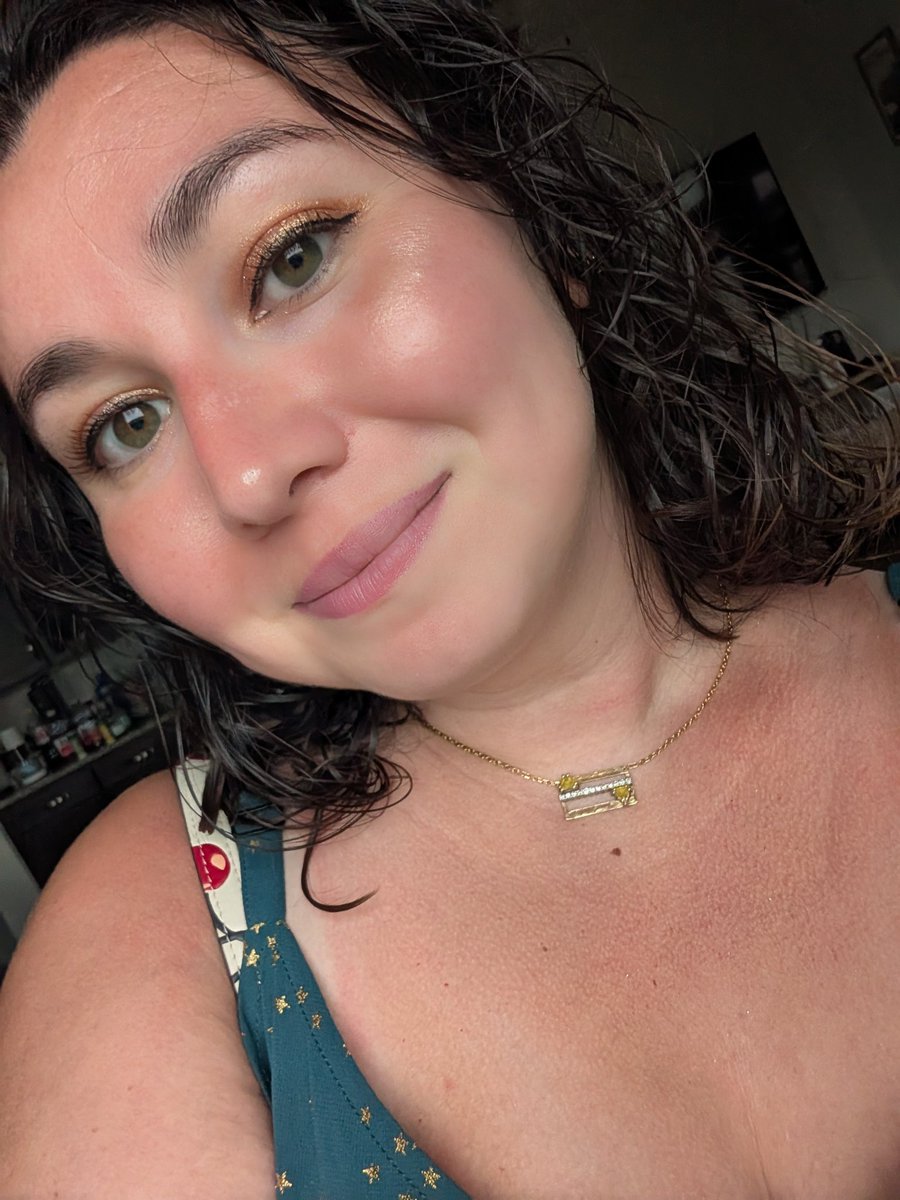 drmooper's tweet photo. I was so worried about going to this is wedding today and it being awkward with my old coworkers but it turns out it was me and only one other girl (and her husband) and we had a blast! So shout out to good times (and green still being my color) https://t.co/5bgCQfDMOr