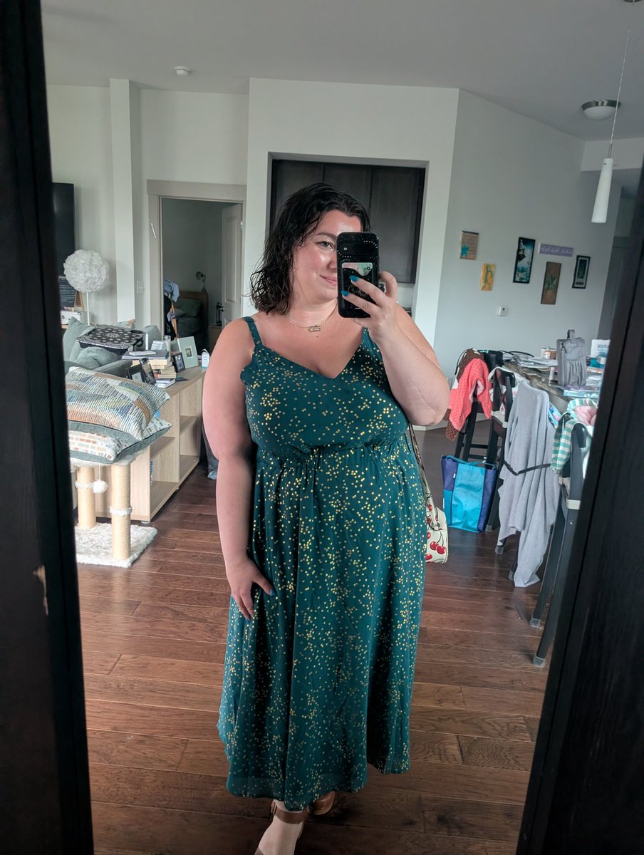 drmooper's tweet photo. I was so worried about going to this is wedding today and it being awkward with my old coworkers but it turns out it was me and only one other girl (and her husband) and we had a blast! So shout out to good times (and green still being my color) https://t.co/5bgCQfDMOr