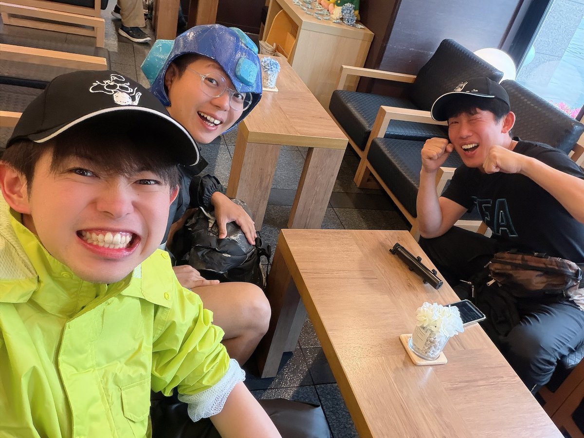 satotomohiro420's tweet photo. 福島駅から一ノ関駅(岩手)まで160Km歩いて生配信！

おはようございます！
今日も始まり始まり！

視聴はこちら！
https://t.co/Spkc2yb1Fg
応援ブロマイドはこちら！
https://t.co/RtxKIMLxcu

#佐藤くん帰郷旅

　　佐藤智広でした☻ https://t.co/RRtwsfddse