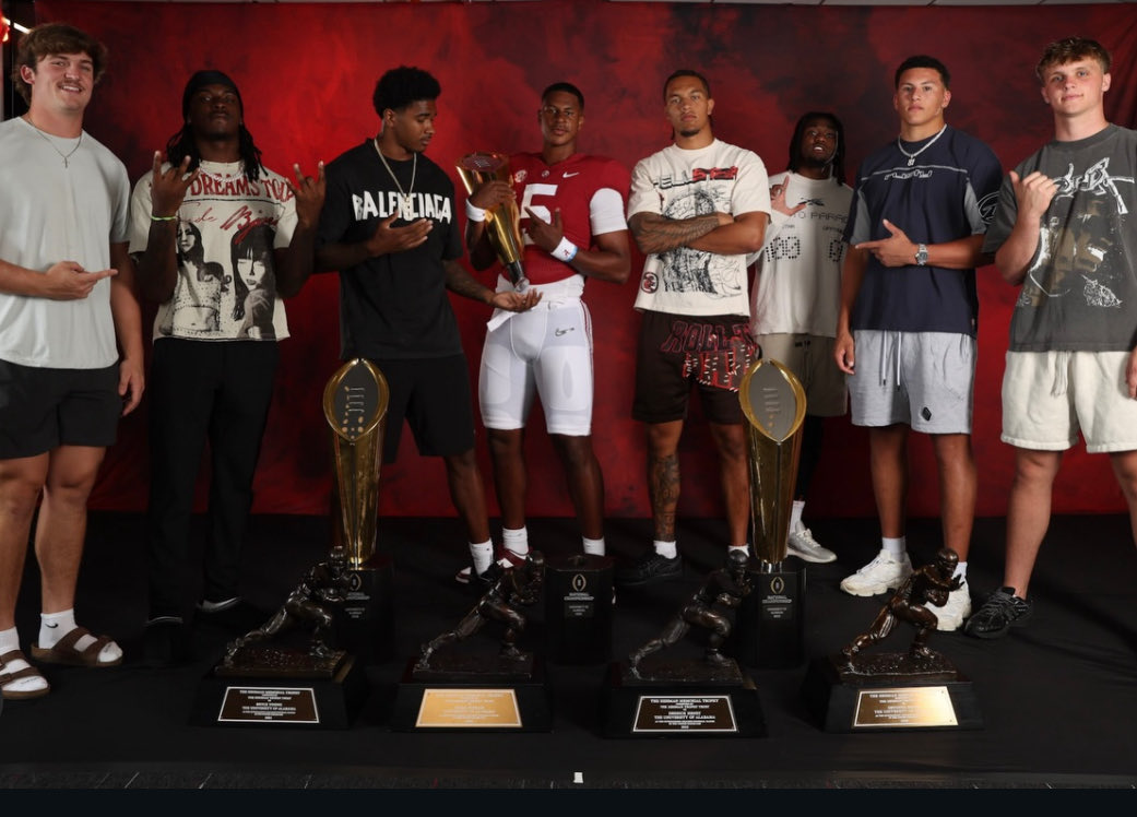 TDAlabamaMag's tweet photo. Alabama 5-Star QB commit Elijah Haven poses with some of his future teammates and a lot of hardware on his official visit

Photo via Haven’s Instagram. https://t.co/8iLfCFvwng